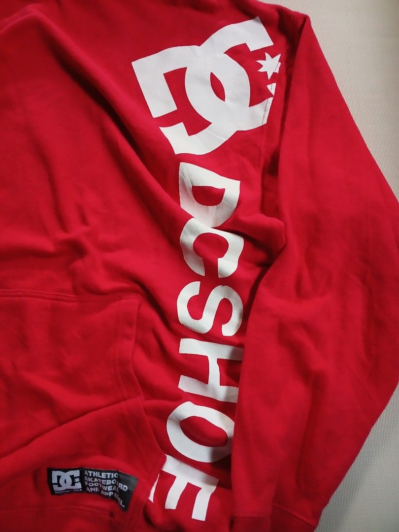 DC Hoodie (Category: Coats, Jackets and Outerwear) located in Candelaria. Submitted by saorsa.thrift (Listing ID 1459584948, Image 3). Description: DC Hoodie Size: M on tag fit L Dimes: 23/28 Condition: Very good 550 + sf.