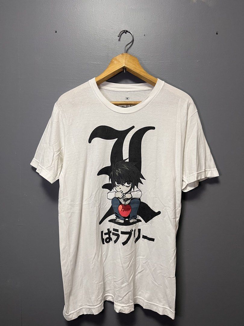 Death Note L Anime T-Shirt Size M (Category: Tshirts & Polo Shirts ) located in Cabuyao City. Submitted by bulandos (Listing ID 1459632715, Image 1). Description: - White graphic tee featuring L from Death Note in chibi style. - Includes Japanese text. - Made from 100% cotton. - Brand: Ripple Junction. - Tagged size: Medium (M). - Condition: Small hole on the shoulder area (visible in photos). - Ideal for anime enthusiasts and Death Note fans..