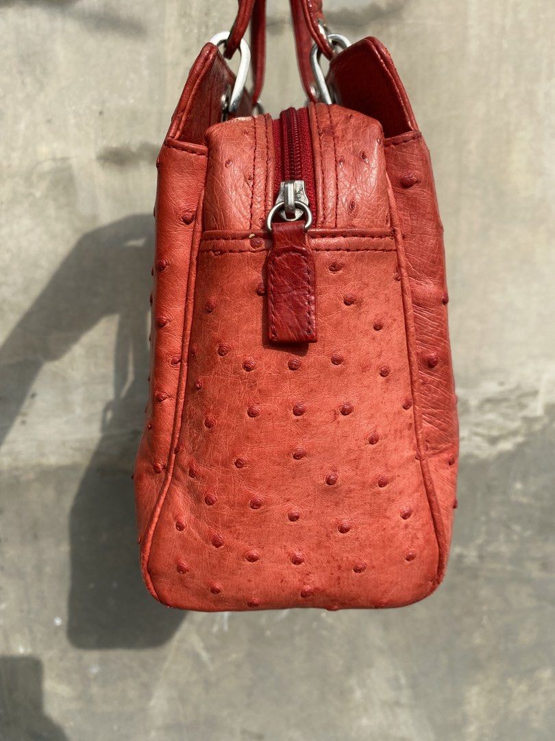 DELICATO OATRICH BAG (Category: Tote Bags) located in Caloocan City. Submitted by thon0806 (Listing ID 1459492179, Image 2). Description: Bag is in good condition May water stain sa ibang part ng bag Needs cleaning sa lining.