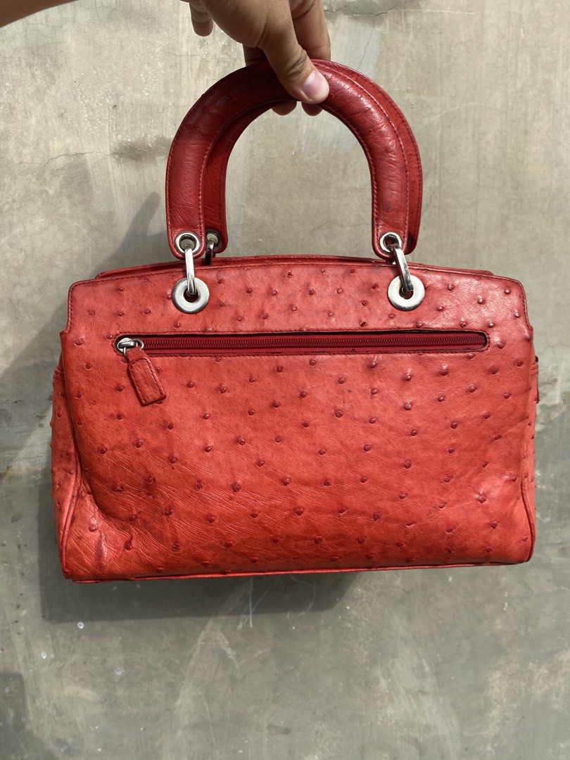DELICATO OATRICH BAG (Category: Tote Bags) located in Caloocan City. Submitted by thon0806 (Listing ID 1459492179, Image 3). Description: Bag is in good condition May water stain sa ibang part ng bag Needs cleaning sa lining.