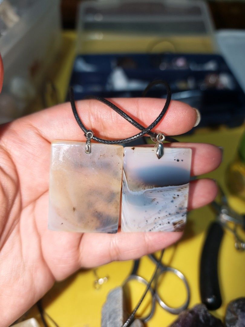 Dendritic Agate Pendant Natural Crystal (Category: Necklaces) located in Quezon City. Submitted by piaoliangcollections.ph (Listing ID 1459542688, Image 2). Description: Price is per piece. Natural Crystal. Emotional and Mental BenefitsCalming energy: Helps reduce stress, tension, and mood swings by encouraging inner peace.Mental clarity: Clears confusion and sharpens focus, making it easier to solve problems and make steady decisions.Resilience: