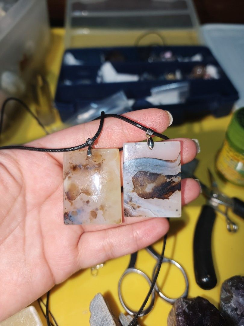 Dendritic Agate Pendant Natural Crystal (Category: Necklaces) located in Quezon City. Submitted by piaoliangcollections.ph (Listing ID 1459542688, Image 1). Description: Price is per piece. Natural Crystal. Emotional and Mental BenefitsCalming energy: Helps reduce stress, tension, and mood swings by encouraging inner peace.Mental clarity: Clears confusion and sharpens focus, making it easier to solve problems and make steady decisions.Resilience: