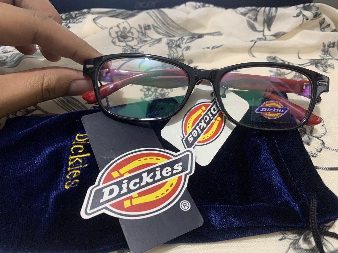 Dickies bayonetta shaped eyewear (Category: Sunglasses & Eyewear) located in Muntinlupa City. Submitted by peneloppeban (Listing ID 1459668478, Image 1). Description: Brand new From SM pullout Dickies original Need space hence the low price No issue great quality.
