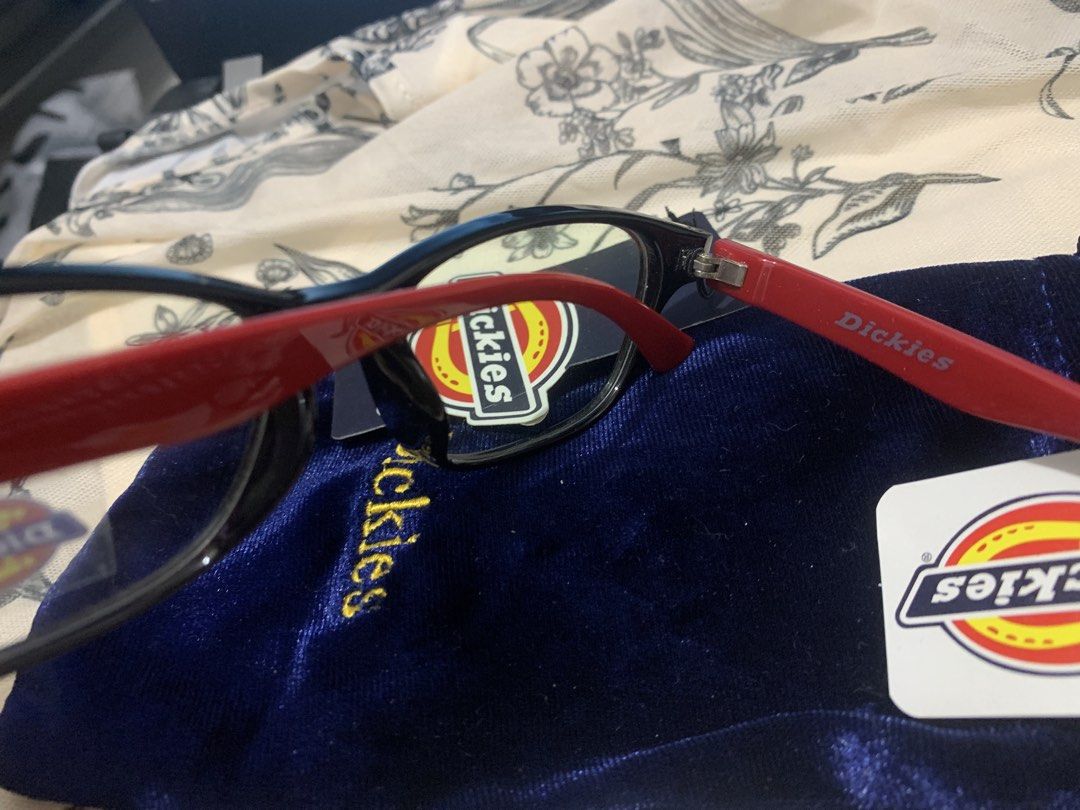 Dickies bayonetta shaped eyewear (Category: Sunglasses & Eyewear) located in Muntinlupa City. Submitted by peneloppeban (Listing ID 1459668478, Image 3). Description: Brand new From SM pullout Dickies original Need space hence the low price No issue great quality.