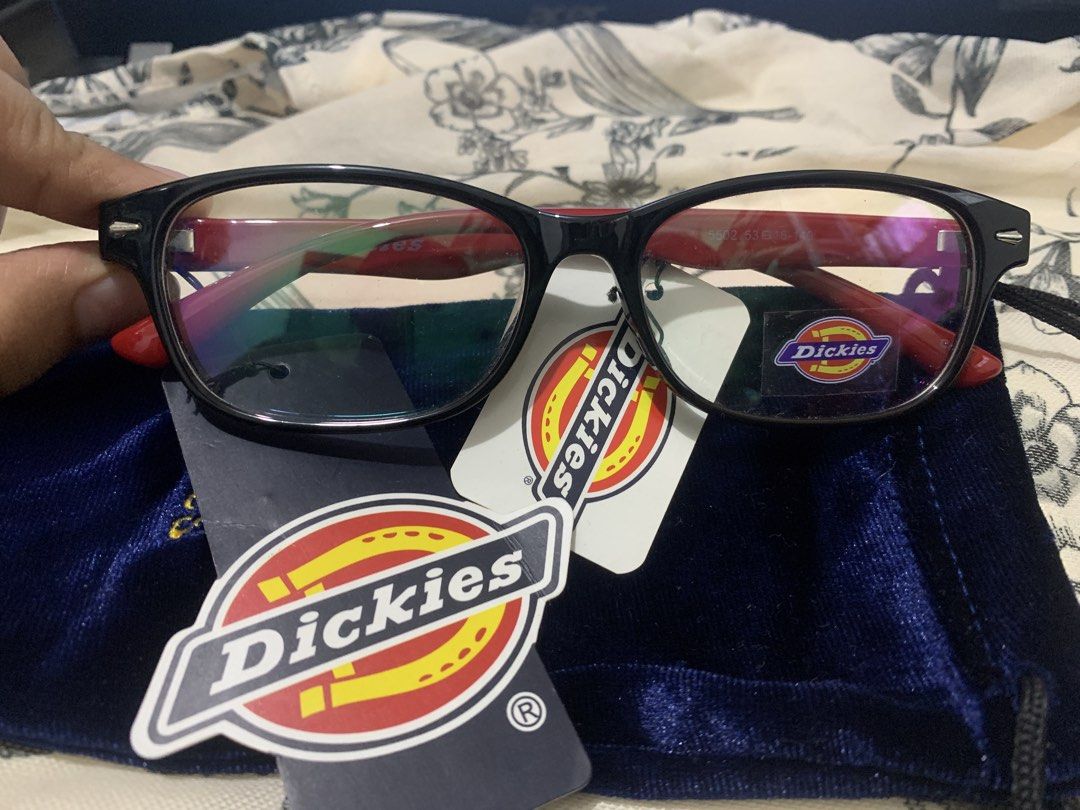 Dickies bayonetta shaped eyewear (Category: Sunglasses & Eyewear) located in Muntinlupa City. Submitted by peneloppeban (Listing ID 1459668478, Image 2). Description: Brand new From SM pullout Dickies original Need space hence the low price No issue great quality.