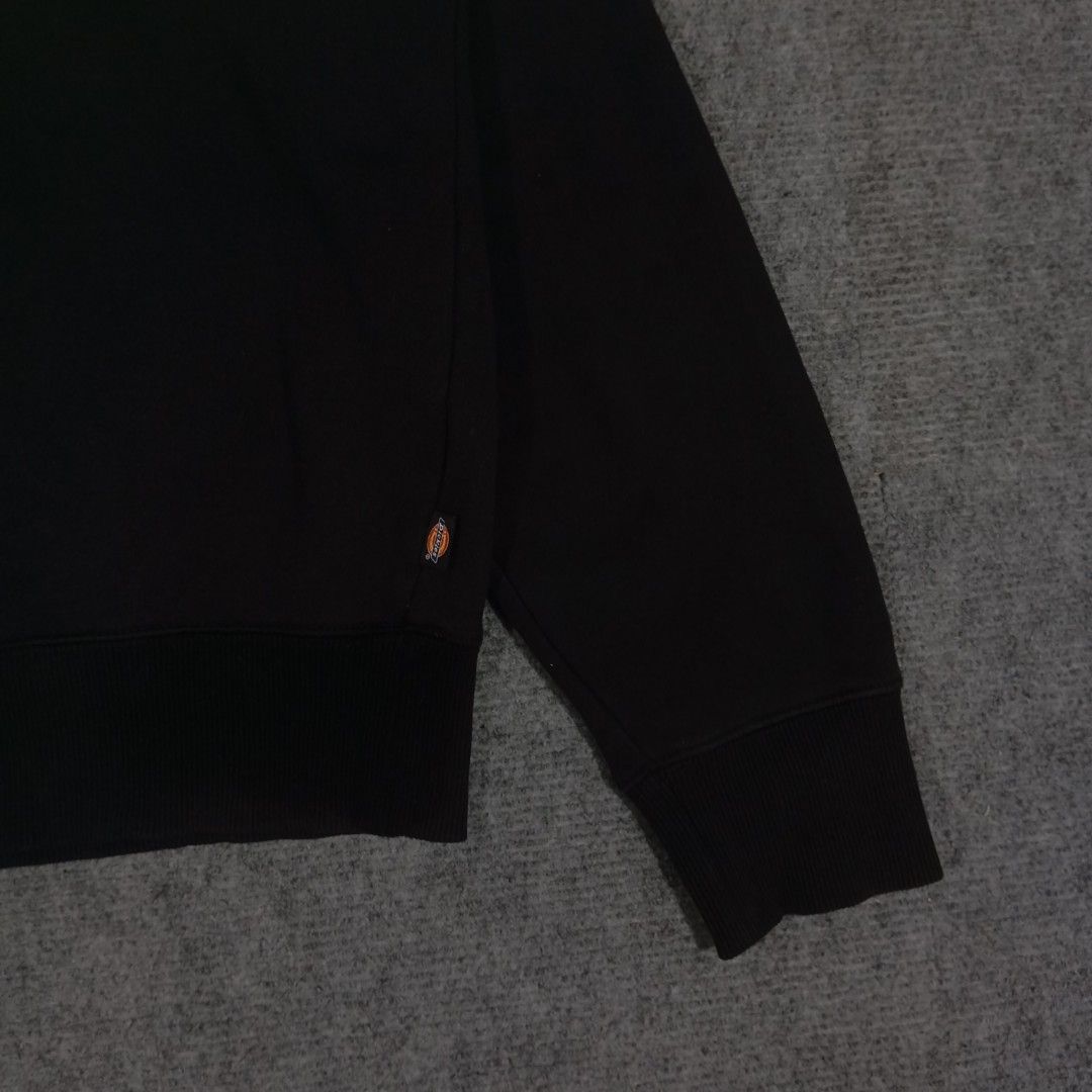 Dickies Icon Logo Sweatshirt (Category: Coats, Jackets and Outerwear) located in Taguig. Submitted by sito. (Listing ID 1459632297, Image 2). Description: Dickies Icon Logo Sweatshirt Size: Large Length: 28 Width: 23 Color rate: 10/10 Issue: NONE Excellent Condition This piece is PRIZE, We can deal, Mate! Hit the message so we can Negotiate. 📩 🏷️ : ₱ 669.99 🌏 : We ship worldwide via DHL! For our local customers, we also offer J&T and Lalamove 