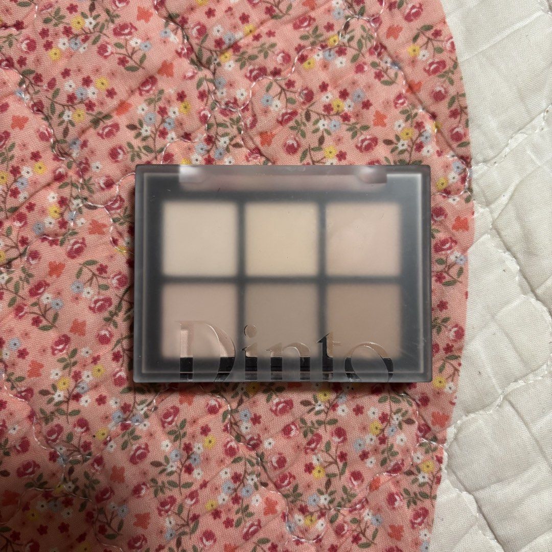 Dinto Eyeshadow (Category: Makeup) located in Davao. Submitted by declutterwithsha (Listing ID 1459604423, Image 2). Description: bradnew.