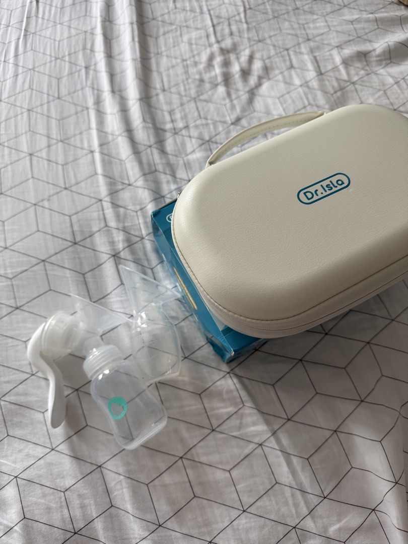 Eb 50 dr isla pump with free hakaa and manual pump (Category: Breastfeeding & Bottle Feeding) located in Quezon City. Submitted by byzeya (Listing ID 1459548449, Image 2). Description: Bought last june Inclusion Free dr isla manual pump Free hakaa Isla EB50 Wearable Electric Breast Pumps - Includes storage cases and charging cables - Each pump features 4 optional modes - 36 levels of suction adjustment - Comes with dust covers - Includes 19mm and