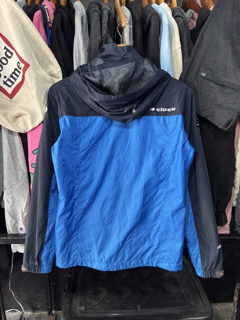 Eider Windbreaker (Category: Coats, Jackets and Outerwear) located in General Santos City (Dadiangas). Submitted by rags2reviveph (Listing ID 1459606626, Image 2). Description: Eider Detachable Hood XS width 19 | length 24 As new.