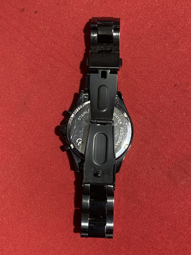 Ellesse Black Chronograph Watch (Category: Men's Watches) located in San Juan City. Submitted by fastturtle_d9ad50 (Listing ID 1459676765, Image 2). Description: Ellesse Black Chronograph Watch - Stylish black stainless steel watch - Features a chronograph dial with date display - Water resistant for everyday use - Secure fold-over clasp band - Versatile for casual or formal wear.