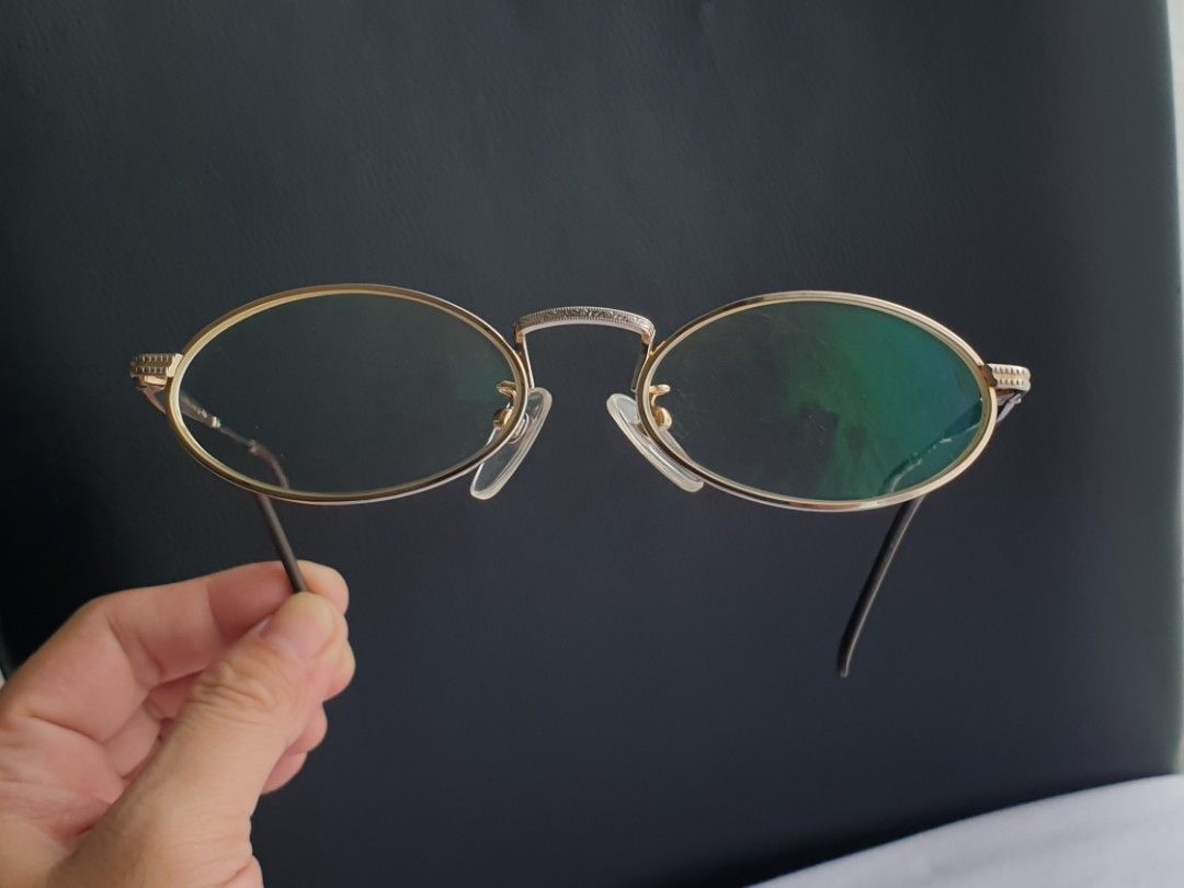 Ellesse Italy Retro Sunglasses (Category: Sunglasses & Eyewear) located in Quezon City. Submitted by WasalakTwo (Listing ID 1459621885, Image 3). Description: Bought in Japan Durable and high quality Goodcondition Still presentable Lens are graded, but replaceable Open for delivery nationwide Front Width 12.6cm Front Height 3cm.