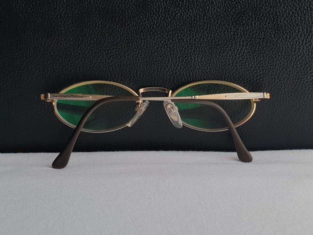 Ellesse Italy Retro Sunglasses (Category: Sunglasses & Eyewear) located in Quezon City. Submitted by WasalakTwo (Listing ID 1459621885, Image 2). Description: Bought in Japan Durable and high quality Goodcondition Still presentable Lens are graded, but replaceable Open for delivery nationwide Front Width 12.6cm Front Height 3cm.
