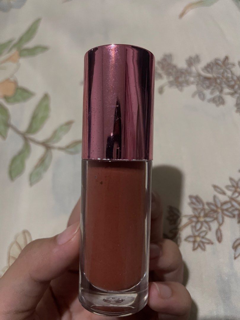 Ethereal Beauty Lip Booster (Category: Makeup) located in Manila. Submitted by sevdeclutter (Listing ID 1459673254, Image 3). Description: asa 3rd pic issue. ilang beses lang nagamit. shade: slick.