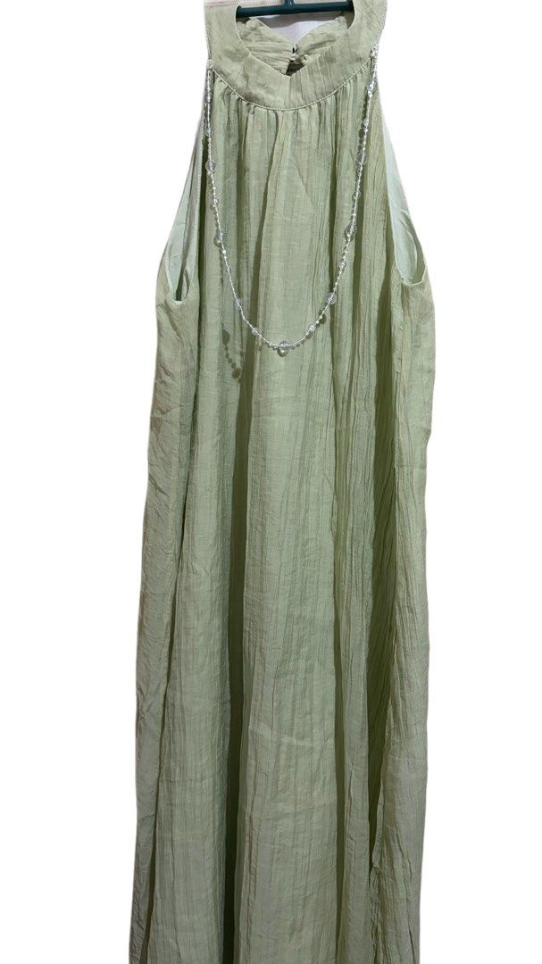 Evening Dress Free Size (Category: Evening dresses & gowns) located in Manila. Submitted by zenwater_6b25f5 (Listing ID 1459597052, Image 3). Description: Exclusive for wedding dress/evening night out/ special occasion Avocado color Actual photo Dress until knee length Soft light fabric Flowy & comfy With double lining What you see is what you get .