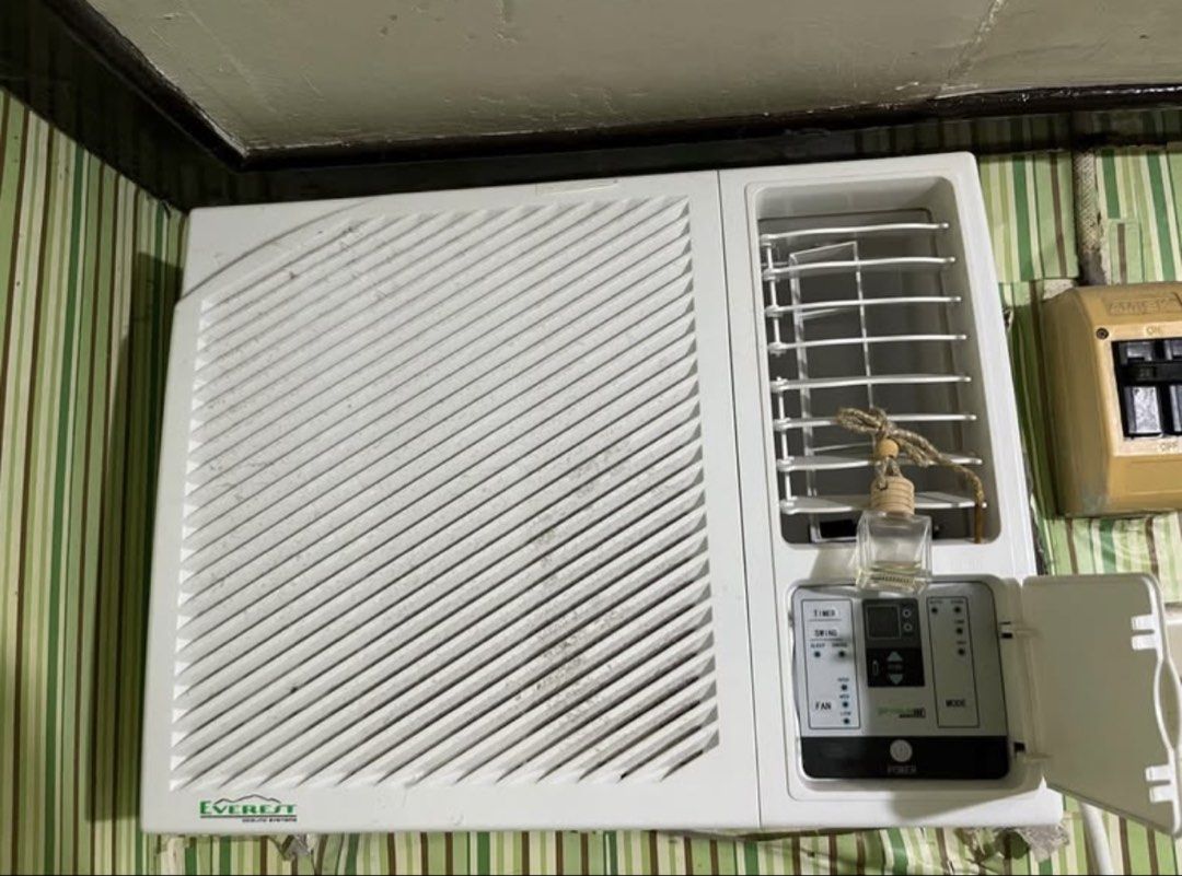 EVEREST 1.0 HP NON INVERTER WINDOW TYPE (Category: Air Conditioning and Heating) located in Cavite. Submitted by ricobellsilog (Listing ID 1459586830, Image 1). Description: NO ISSUE NEED CLEAN ONLY IMUS CAVITE 📌📌📌.