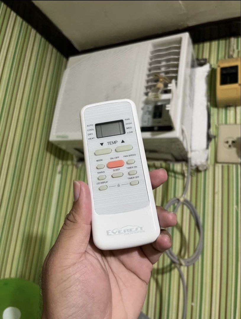 EVEREST 1.0 HP NON INVERTER WINDOW TYPE (Category: Air Conditioning and Heating) located in Cavite. Submitted by ricobellsilog (Listing ID 1459586830, Image 2). Description: NO ISSUE NEED CLEAN ONLY IMUS CAVITE 📌📌📌.