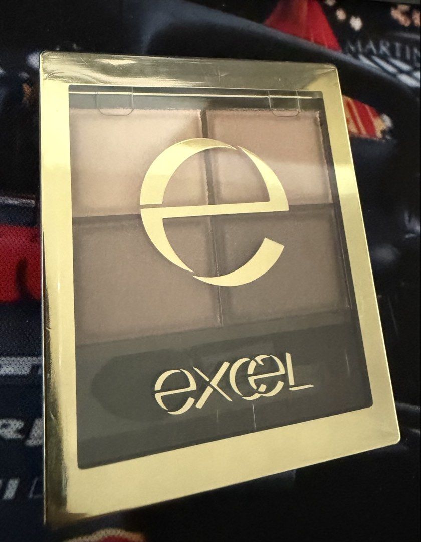 Excel 眼影盤 SR03 （分類：化妝品）位於 Hong Kong。 由 ame111 提交（商品編號 1459560552，圖片 1）。簡介： 日本Excel眼影盤，色號SR03 全新未拆包裝 屯馬線 屯門-美孚站交收。