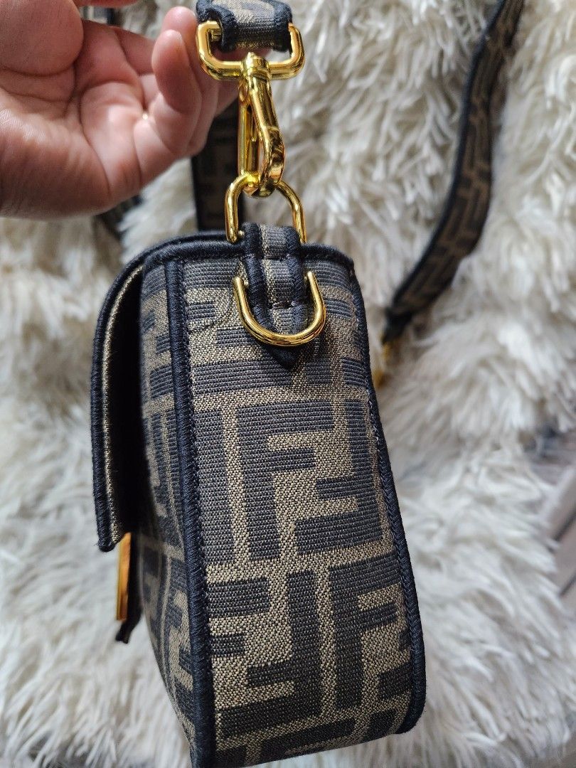 fendi (Category: Luxury Bags & Wallets) located in Baguio. Submitted by conieyolac66447 (Listing ID 1459522667, Image 3). Description: .