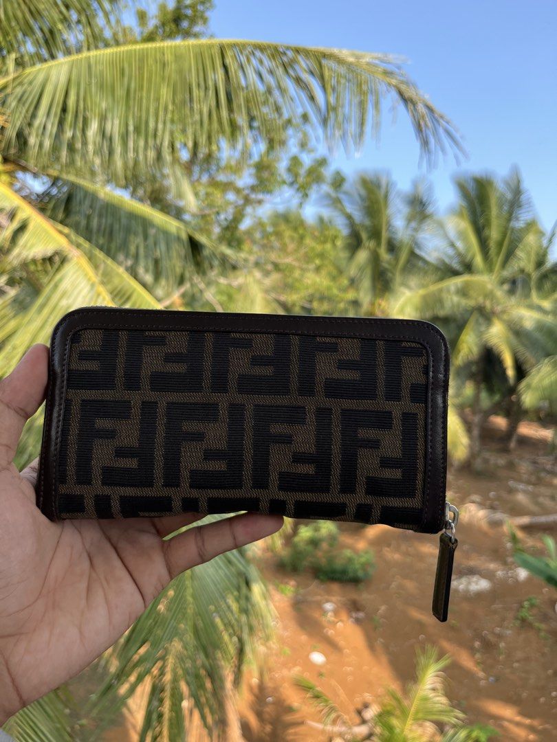 Fendi canvass long wallet (Category: Luxury Accessories) located in Giporlos. Submitted by deloria_jhayr (Listing ID 1459613190, Image 2). Description: Good as bnew.
