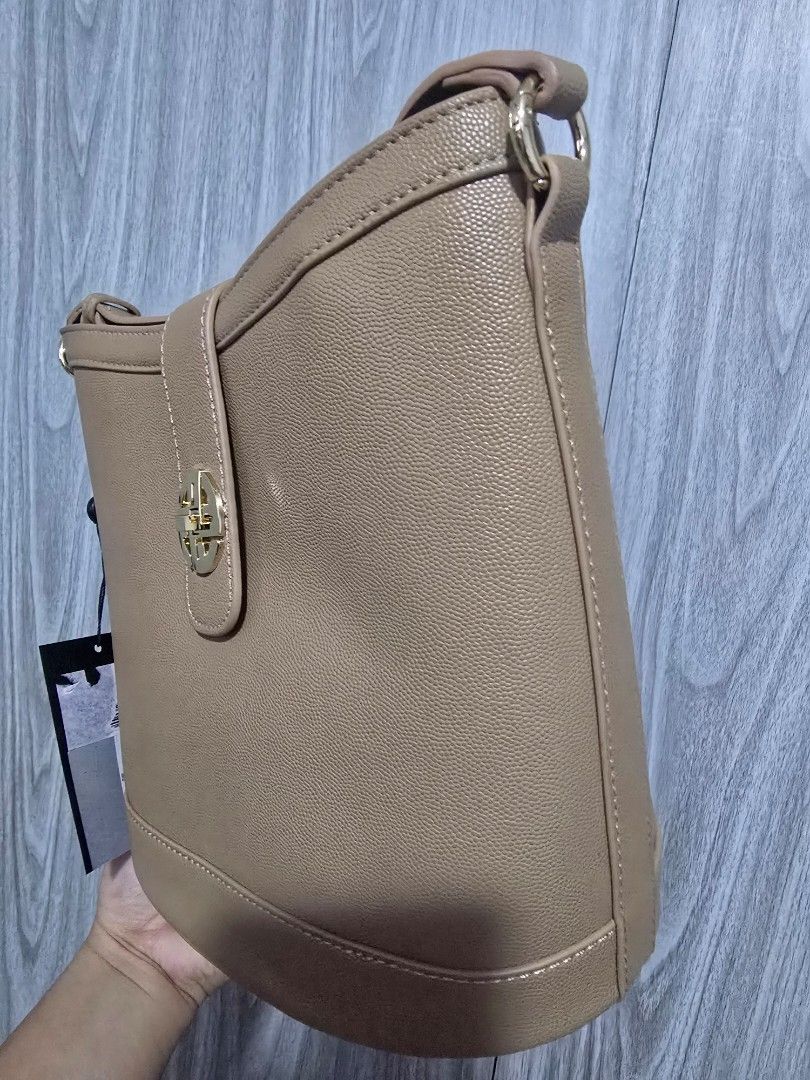 Figlia Beige Textured Leather Shoulder Bag with Pouch (Category: Shoulder Bags) located in Quezon City. Submitted by mariescloset2020 (Listing ID 1459524111, Image 2). Description: - Brand: Figlia - Color: Beige - Material: Textured Leather - Features: Matching zippered pouch, gold hardware, adjustable strap - Condition: Brand new with tag attached - Ideal for: Everyday use.