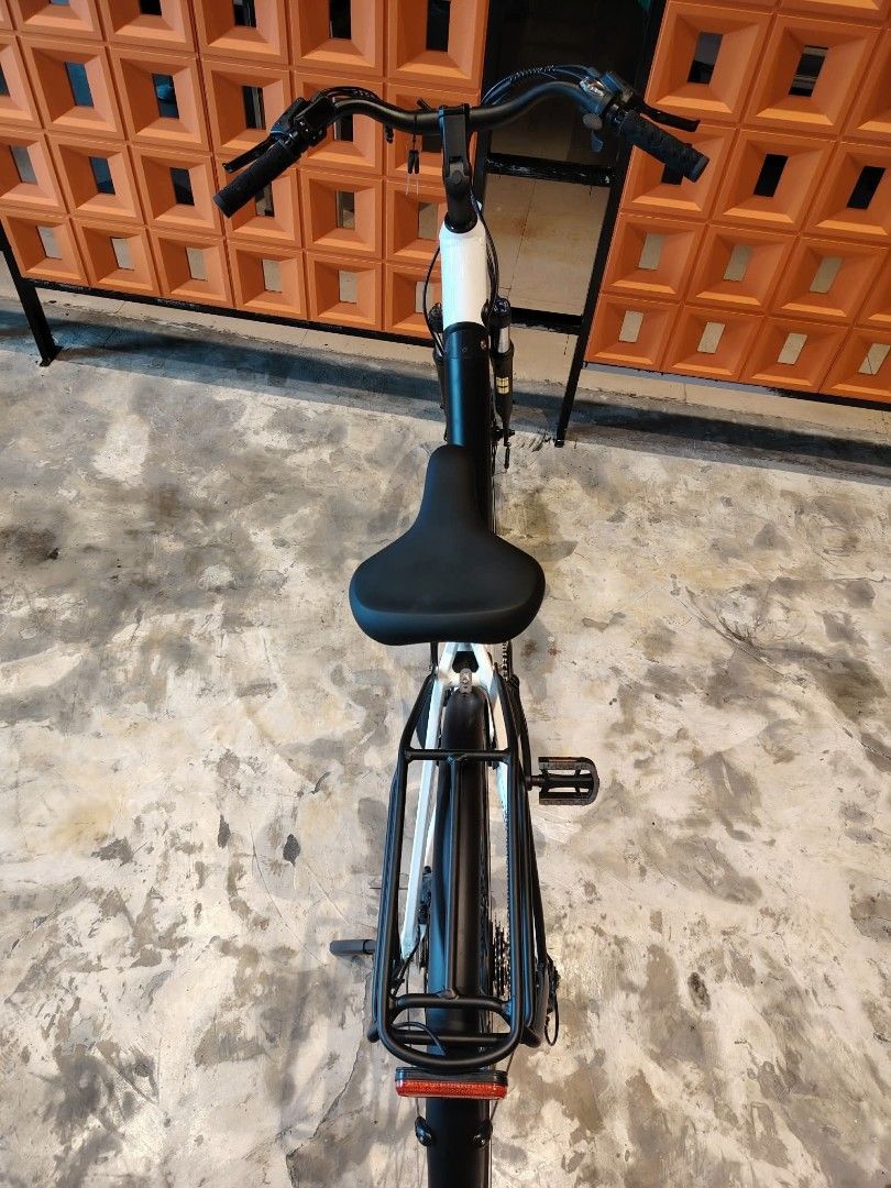 FIIDO Electric Bike White Step-Through Frame (Category: Bicycles) located in Manila. Submitted by jomspopcycle (Listing ID 1459514367, Image 2). Description: - White FIIDO electric bike - Easy step-through frame for convenient mounting - Includes rear rack and fenders - Reliable disc brakes on both wheels - Front suspension fork for a smoother ride - Ideal for daily commutes and leisurely rides around town.