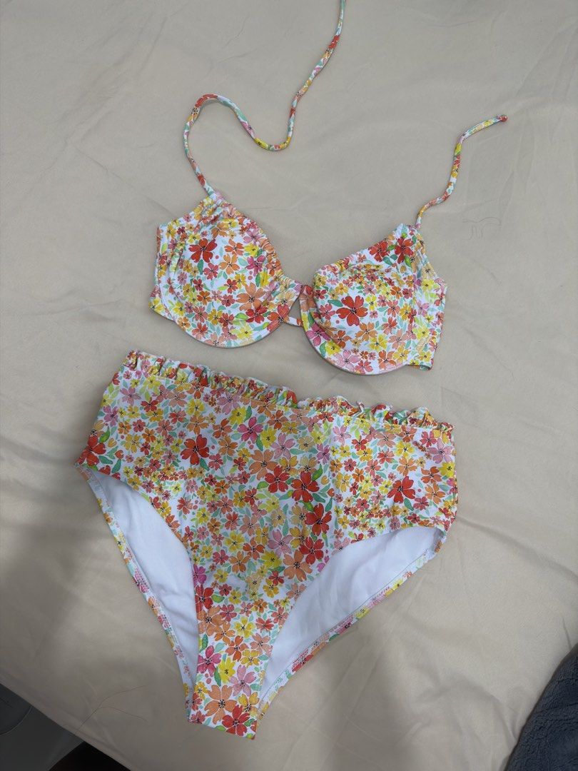 FLORAL UNDERWIRE BIKINI (Category: Bikinis & Swimsuits) located in Quezon City. Submitted by alygonzales (Listing ID 1459552343, Image 2). Description: SHEIN BRAND BRAND NEW NEVER NAGAMIT KAKA TANGGAP KO LANG HINDI LANG KASYA SAKIN .