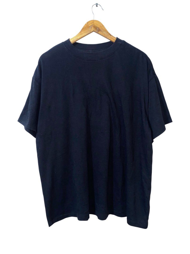 FOG ESSENTIALS Tee (Category: Tshirts & Polo Shirts ) located in Muntinlupa City. Submitted by ddptgs.thrift (Listing ID 1459514553, Image 2). Description: FOG ESSENTIALS tee 9.5/10 CONDITION 9.5/10 COLOR RATE Size fit to LARGE.