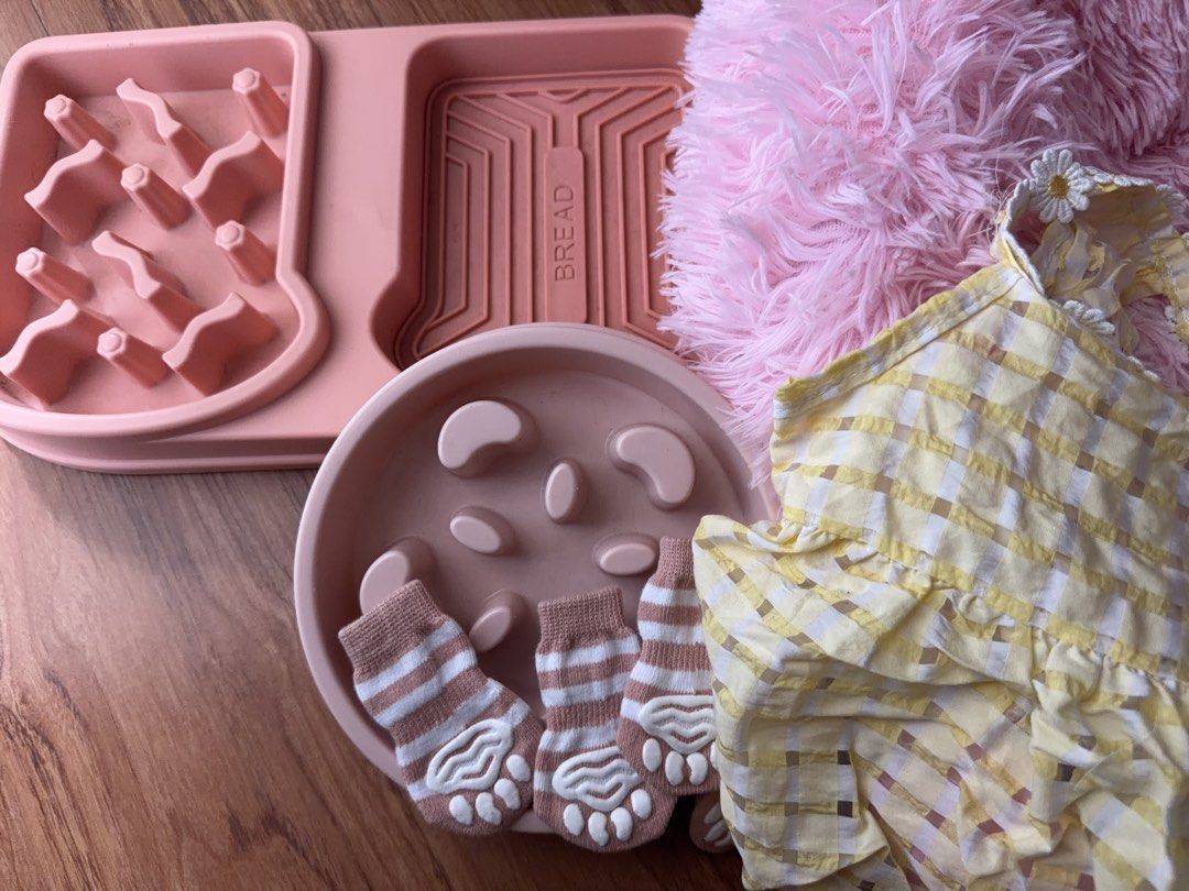 For girly dogs (Category: Homes & Other Pet Accessories) located in Manila. Submitted by _mikash (Listing ID 1459580436, Image 2). Description: 4 XS dogs clothes 2 slow feeder tray socks donut bed rfs: no longer using, lumaki na agad dog ko.