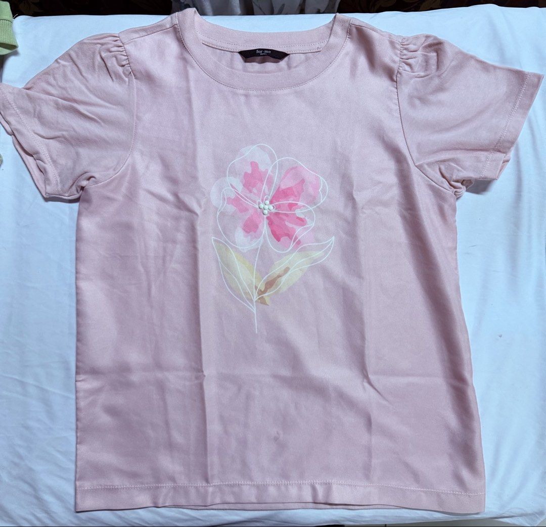 FOR ME white medium / pink small (Category: Shirts) located in Bacoor. Submitted by tinalyn_29 (Listing ID 1459622977, Image 3). Description: RFS hindi na kasya sa anak ko used but not abuse .