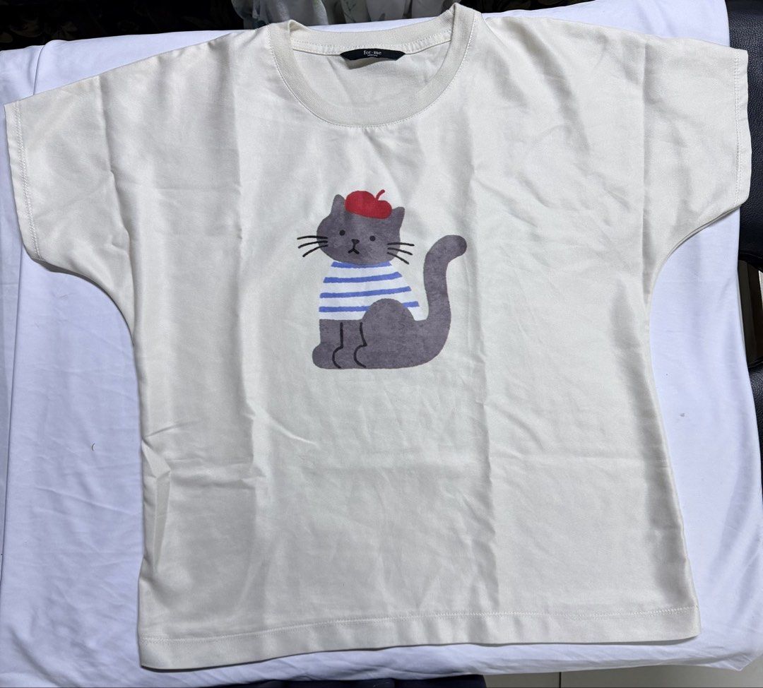 FOR ME white medium / pink small (Category: Shirts) located in Bacoor. Submitted by tinalyn_29 (Listing ID 1459622977, Image 1). Description: RFS hindi na kasya sa anak ko used but not abuse .