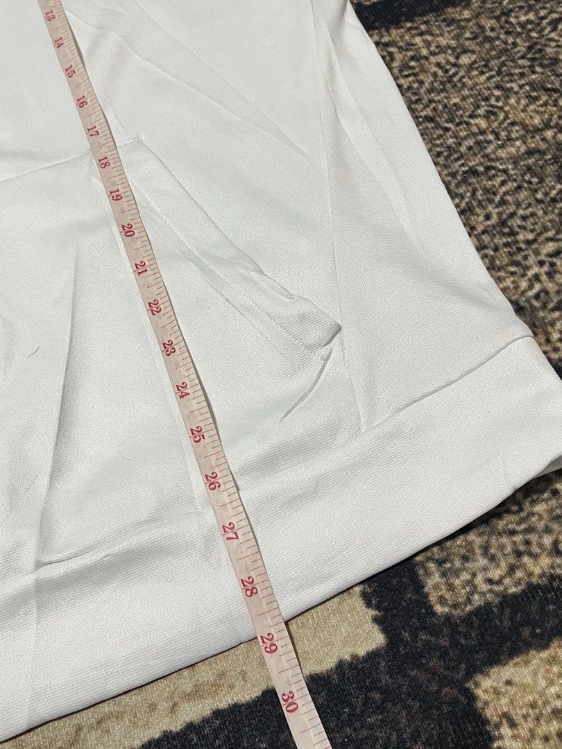 FOR SALE (Category: Coats, Jackets and Outerwear) located in Bulacan. Submitted by sef19 (Listing ID 1459502336, Image 2). Description: Under Amour - size : large to xl condition : excellent price : ₱650 - location : bulacan mop : gcash / jnt pm 📩📩📩.