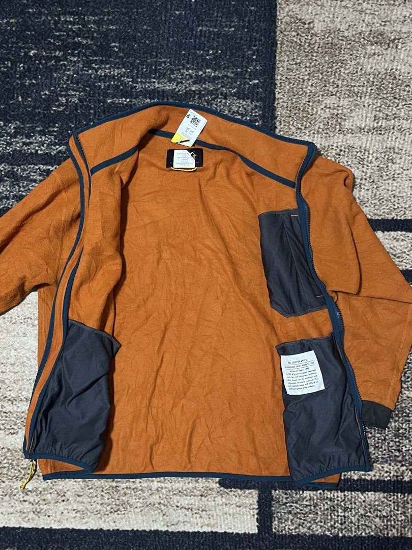 FOR SALE (Category: Coats, Jackets and Outerwear) located in Bulacan. Submitted by sef19 (Listing ID 1459651412, Image 2). Description: REI - size : medium womens condition : excellent price : ₱680 - location : bulacan mop : gcash / jnt pm 📩📩📩.