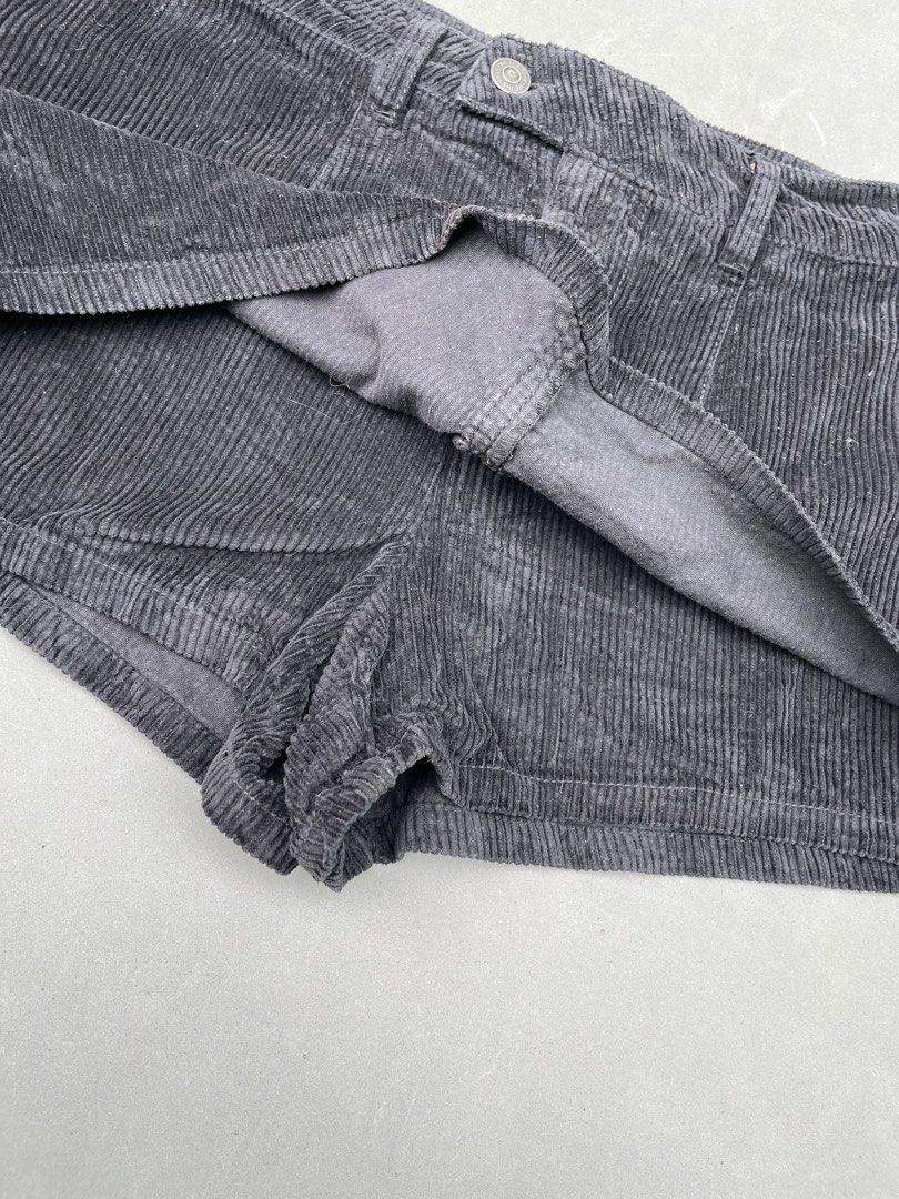 FREE PEOPLE CORDUROY LOW SKORT (Category: Skirts) located in Quezon City. Submitted by kentstuff (Listing ID 1459637180, Image 2). Description: FREE PEOPLE CORDUROY LOW SKORT Waist: 28 Length: 11 Condition: Excellent CR: 9.8/10 Issue: last pic.