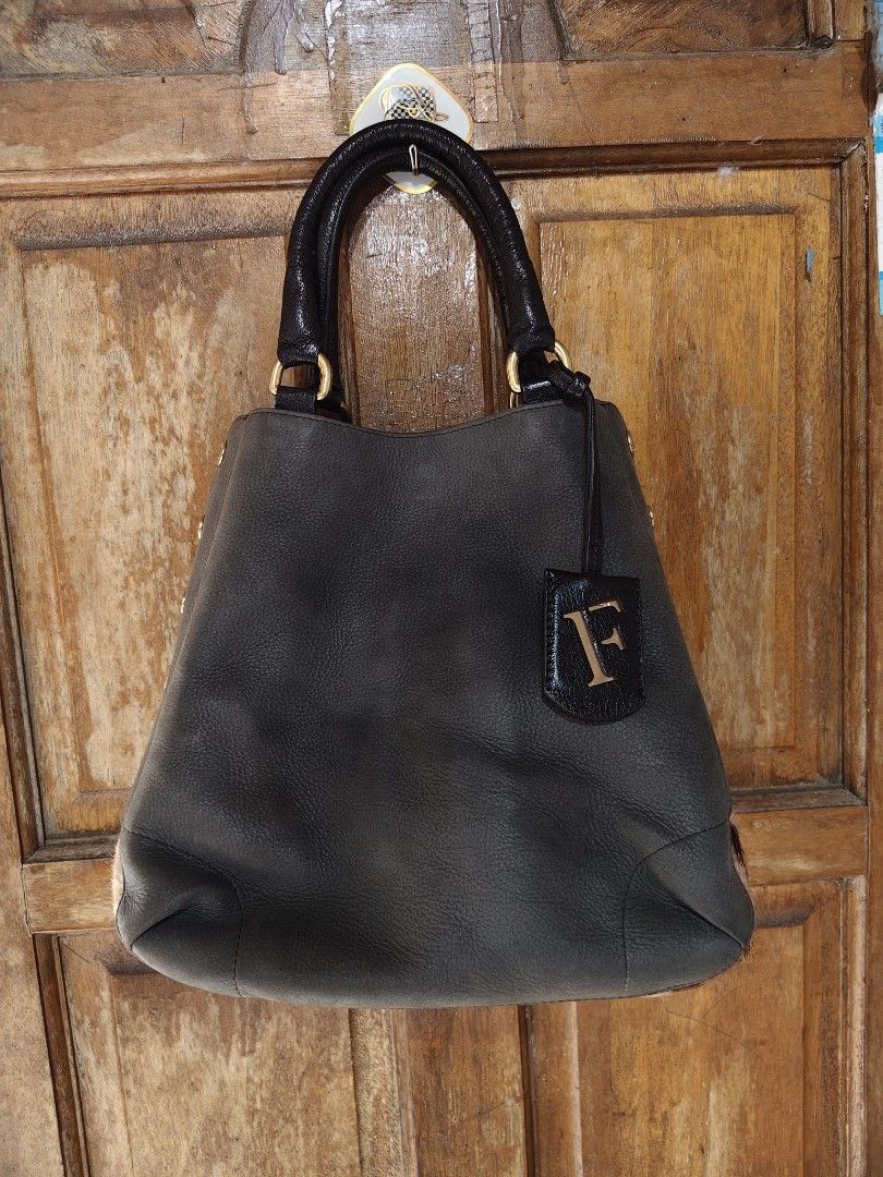 Furla Genuine Leather Bag (Category: Luxury Bags & Wallets) located in Iloilo. Submitted by branded-boy0422_16 (Listing ID 1459491785, Image 1). Description: Authentic W: 11 L: 10 excellent to as new no issue Ganda nito sa personal.