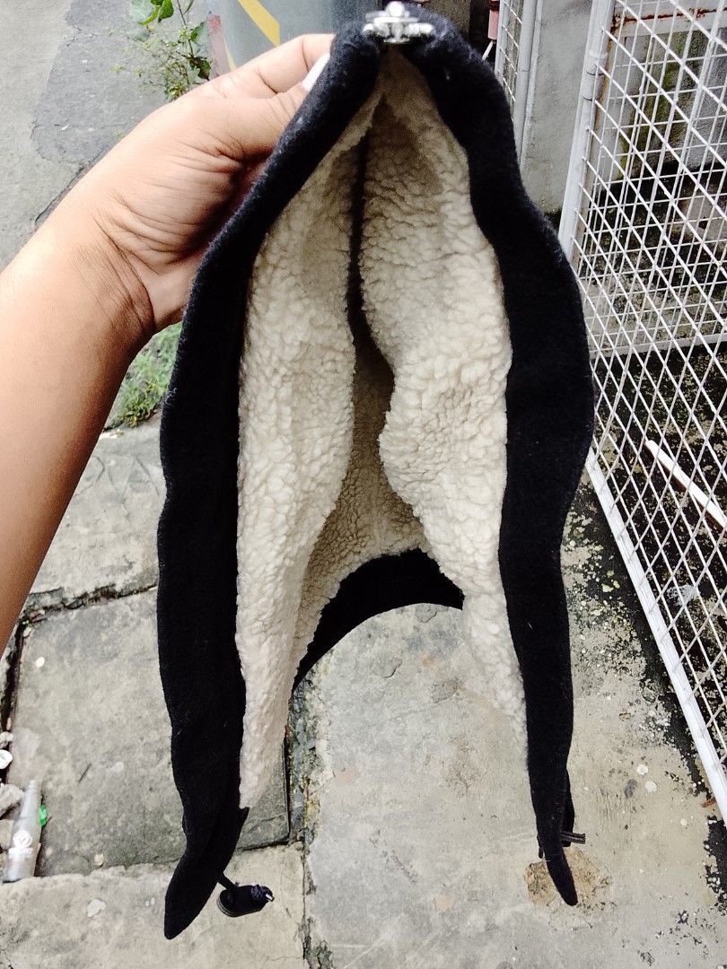GAP Detachable wool Hood Jacket (Category: Coats, Jackets and Outerwear) located in Manila. Submitted by newage.vintage (Listing ID 1459497823, Image 2). Description: - Black GAP jacket - Detachable hood with faux fur lining - Zipper closure - Ideal for cold weather - Please check photos for detailed condition.