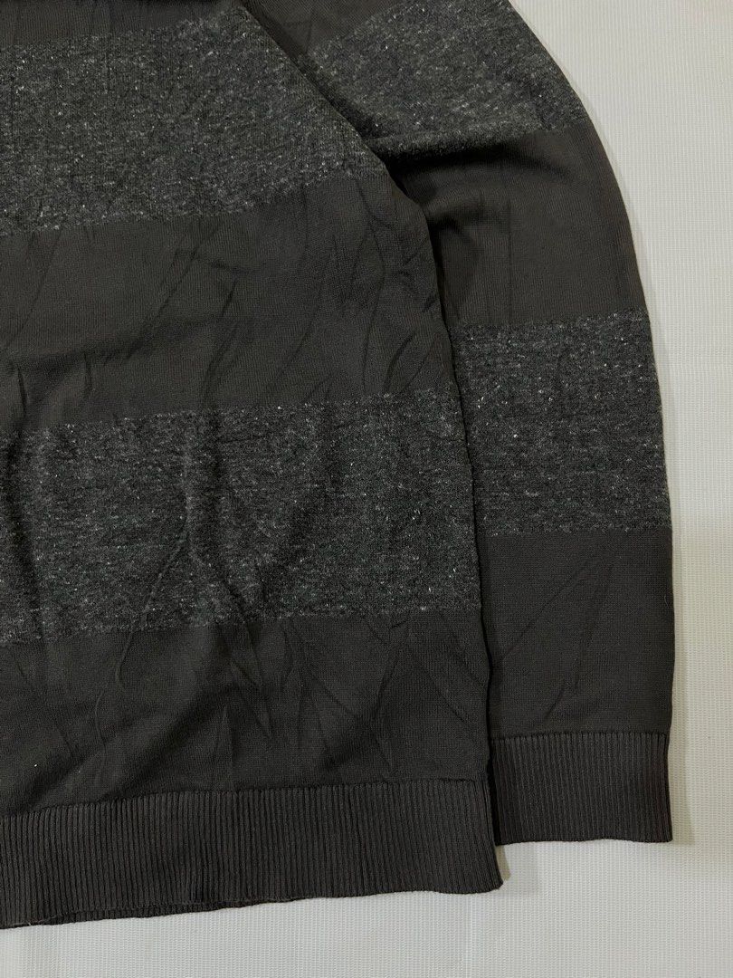 GAP Knitted Sweater (Category: Formal Shirts) located in Rizal. Submitted by otits.thrift (Listing ID 1459510490, Image 3). Description: .