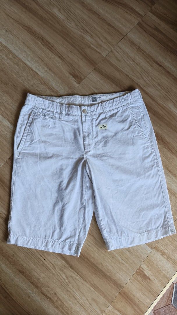 GAP White Chino Shorts Size 32 (Category: Shorts) located in Cavite. Submitted by thrifty.ever (Listing ID 1459527670, Image 1). Description: - Classic white chino shorts from GAP - Size 32 waist can fit up to 34 - Comfortable for everyday wear - Simple and versatile design - Ideal for casual outings or a relaxed look - Easy to pair with any top.