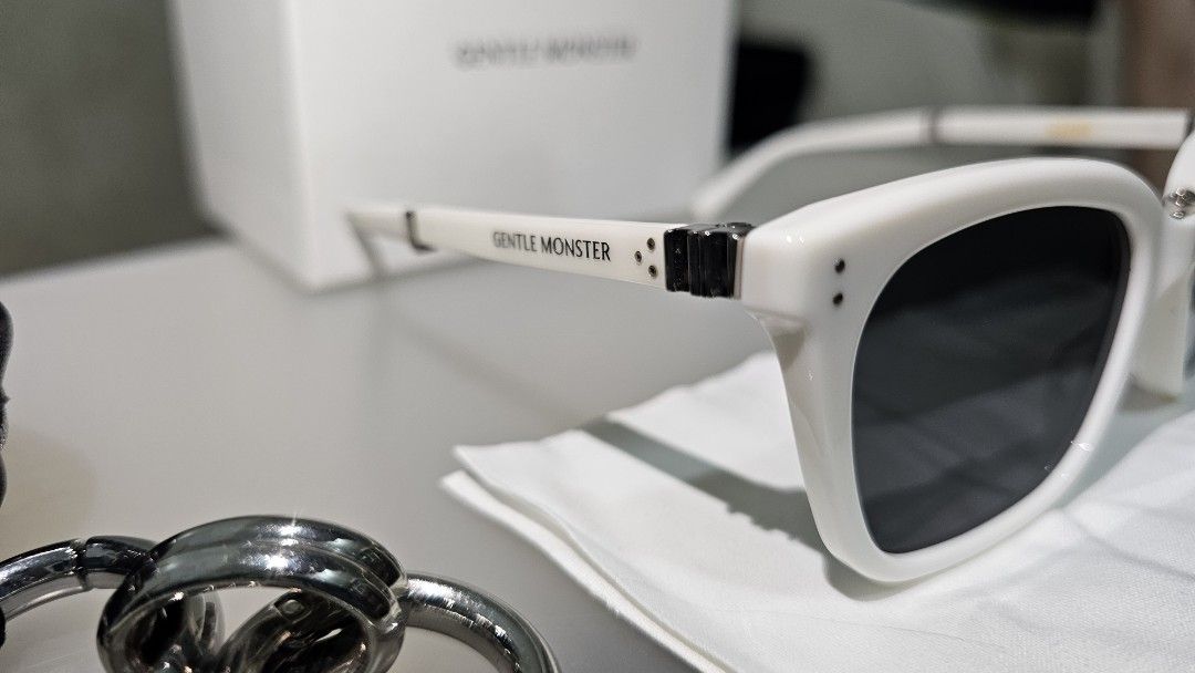 Gentle Monster White Sunglasses with Case and Box (Category: Sunglasses & Eyewear) located in Manila. Submitted by buyproperty (Listing ID 1459586205, Image 2). Description: - White Gentle Monster sunglasses - Comes with original box, black leather case, and cleaning cloth - Stylish and perfect for everyday wear - Ideal for sunny days out.