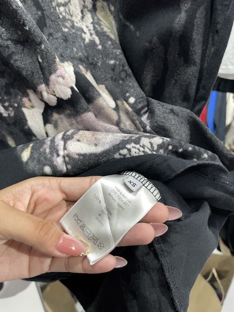 givenchy (Category: Coats, Jackets and Outerwear) located in Manila. Submitted by kyleee_ld (Listing ID 1459599241, Image 3). Description: .
