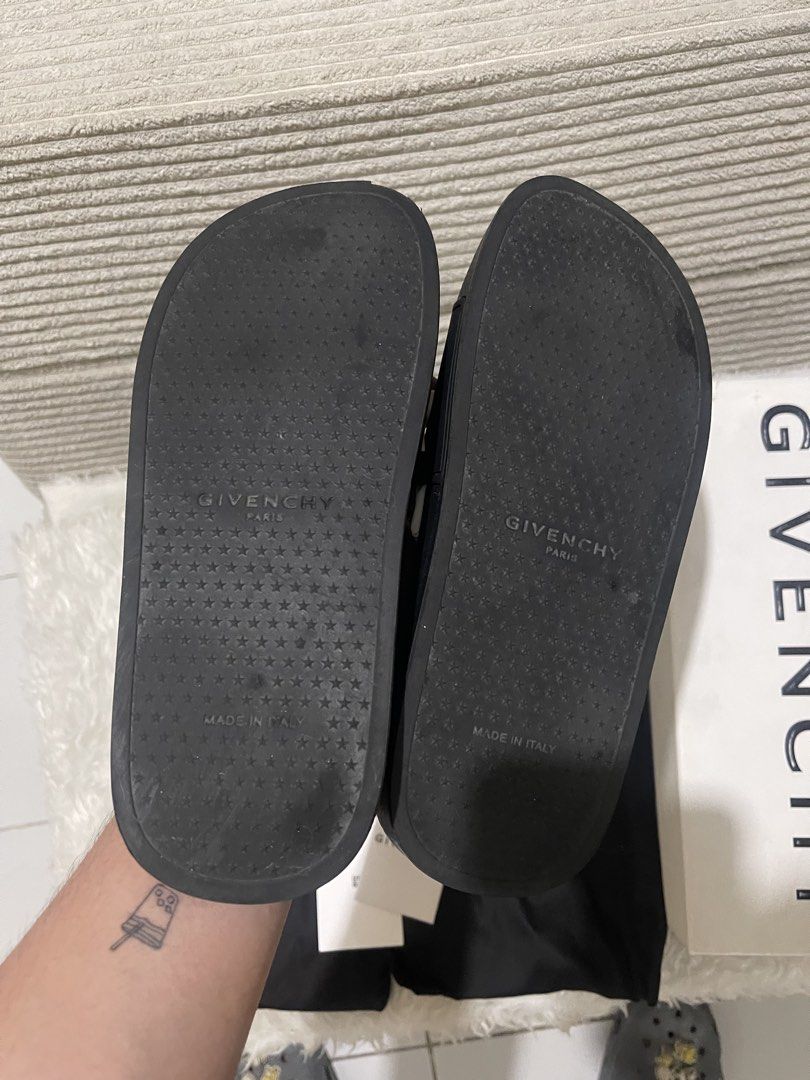 GIVENCHY SLIDES (Category: Sneakers & Footwear) located in Pasay City. Submitted by markmyluxuryph (Listing ID 1459667226, Image 3). Description: GIVENCHY SLIDES 💯 Authentic Preloved Complete with box, dust bag and tag Size: 39 | 25 cm Original Price: ₱19,500 (Greenbelt) ₱12,000 - Free shipping No return or exchange is allowed; mine if you are 100% sure. #MarkMyLuxuryPH DISCLAIMER: Mark MyLuxuryPH is not affiliated with any of the brands feature