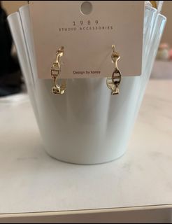 (Category: ) located in . Submitted by buysellcloset (Listing ID 1459521981, Image 1). Description: .