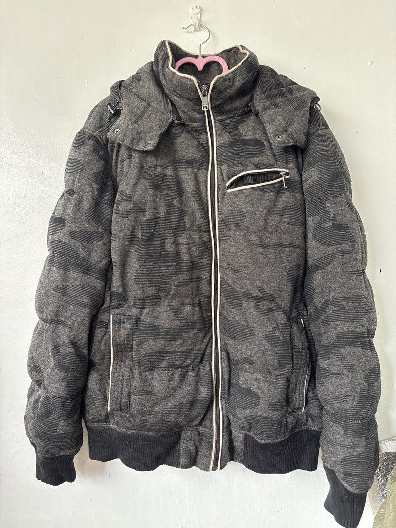 Grey Camo Puffer Jacket with Hood (Category: Coats, Jackets and Outerwear) located in Quezon City. Submitted by madrilejod31663 (Listing ID 1459524581, Image 1). Description: Medium on tag - w22 l 25 Stylish grey camo puffer jacket - Attached hood for extra warmth - Convenient zip-up front - Features a chest pocket - Ribbed cuffs and hem for a snug fit - Ideal for cooler weather, keeping you warm and fashionable.