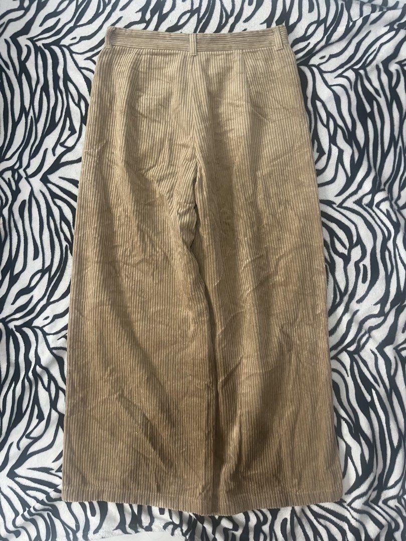 GU Corduroy Wide-Leg Pants (Category: Joggers) located in Santo Tomas. Submitted by venpineda (Listing ID 1459492995, Image 2). Description: These appear to be a pair of tan wide-leg corduroy trousers featuring front pleats. Excellent Condition NEGO!! No issue Size L on tag Waist 29-30 Length 38 Hem 11 Rise 13.5.