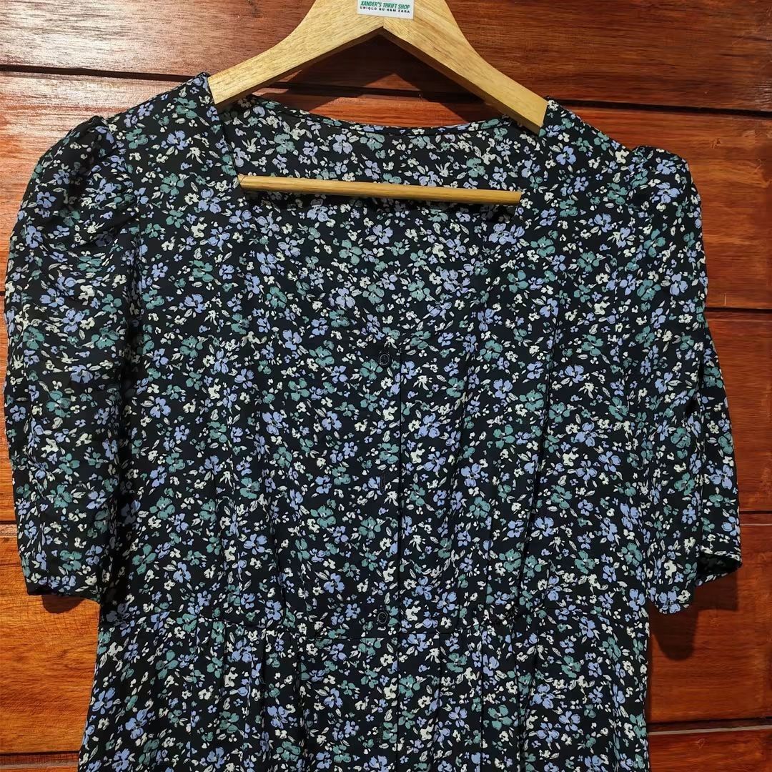 GU FLORAL PRINT BUTTON DOWN DRESS (Category: Dresses) located in Cavite. Submitted by j-jthriftshop (Listing ID 1459628954, Image 3). Description: GU FLORAL PRINT BUTTON DOWN DRESS EXCELLENT CONDITION LARGE BUST 19" LENGTH 47" .