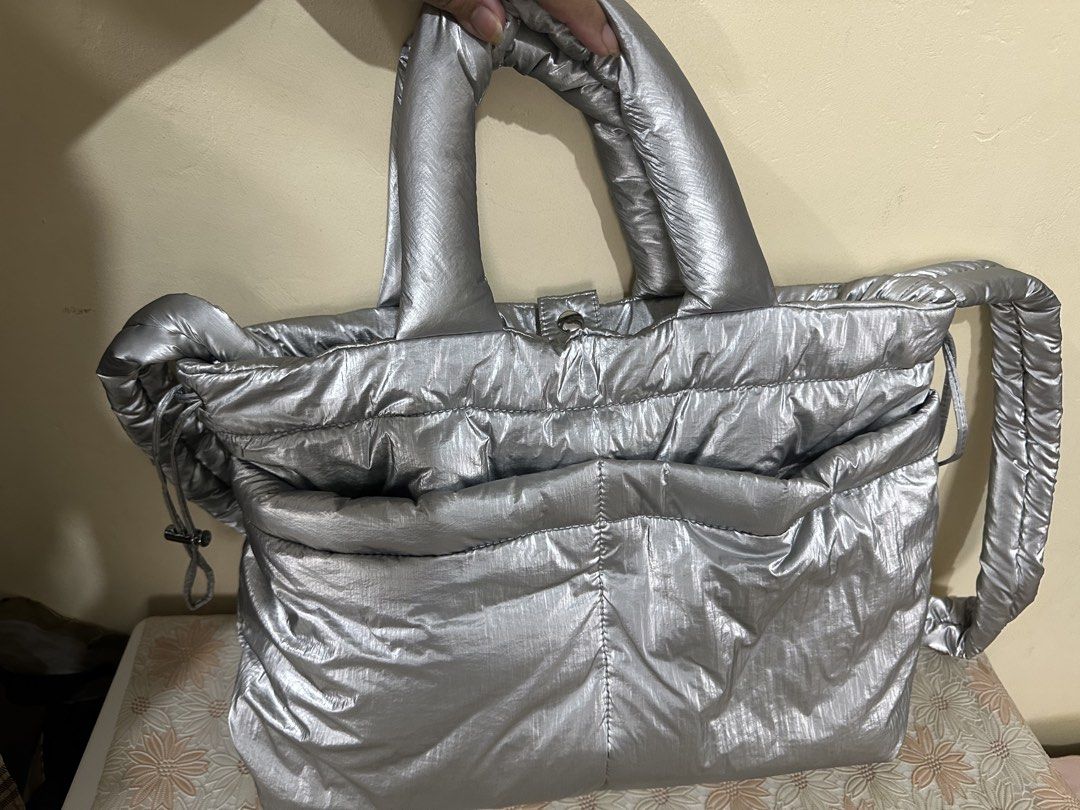 GU Puffer Two Way Tote Bag (Category: Tote Bags) located in Manila. Submitted by larkspurshopp (Listing ID 1459585768, Image 2). Description: Selling GU Puffer Two Way Bag ‼️Bought personally in GU Shibiya branch infront of Mega Donki ‼️Original Price ₱1990 ‼️Can fit 18inches laptop, lots of compartments, expandable and adjustable. Can pass as a mom bag. 👍🏼 ‼️Selling for only ₱1,750. Pwede tawad wag lang barat! MOP: Gcash, Metrobank and BPI MOD