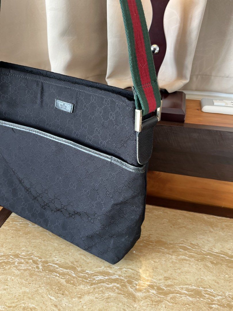 Gucci gg messenger bag (Category: Shoulder Bags) located in Tacloban City. Submitted by luxbag_phhh (Listing ID 1459571051, Image 2). Description: Excellent Coded from japan No issues .