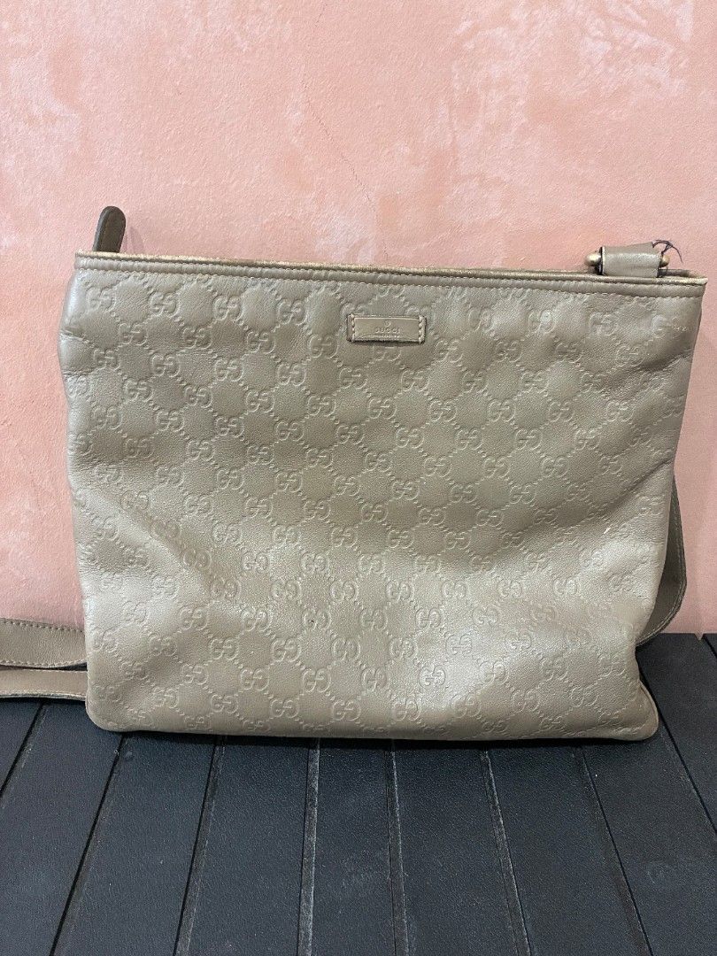 Gucci Guccissima messenger bag (Category: Luxury Bags & Wallets) located in Cebu City. Submitted by beagles30 (Listing ID 1459551926, Image 1). Description: gucci guccissima messenger bag leather embossed gucci logo guaranteed authentic first owner ako leather not nylon! selling rush price 10k pesos negotiable see pictures sa slight issues has scuffs on leather sa back part ng bag can be redyed. #gucci #lv #prada #bags.