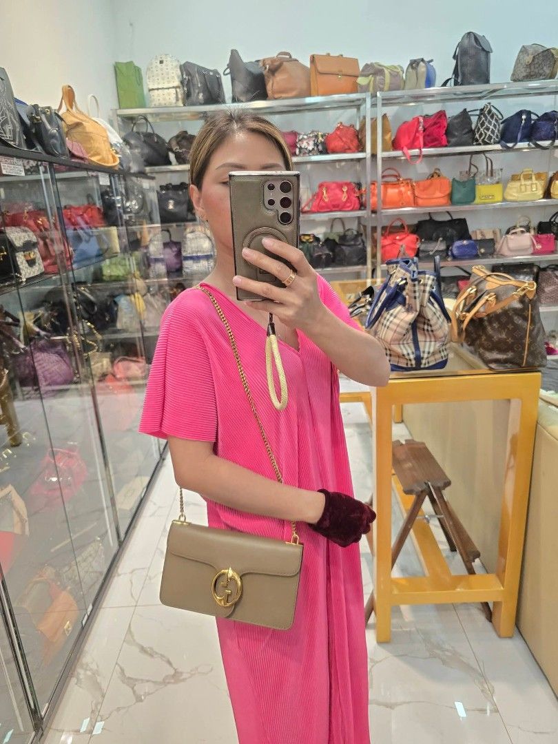 Gucci Interlocking G Shoulder Bag Authentic💯💯 (Category: Shoulder Bags) located in Davao. Submitted by SecondhandItems97 (Listing ID 1459578613, Image 2). Description: Small size Includes generic dustbag.