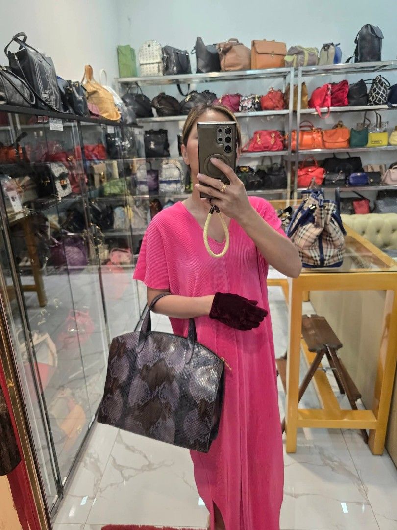 Gucci Python Balthus Dome Satchel Top Handle Bag Authentic💯💯 (Category: Tote Bags) located in Davao. Submitted by SecondhandItems97 (Listing ID 1459578050, Image 2). Description: Medium size Includes Gucci dustbag💯.