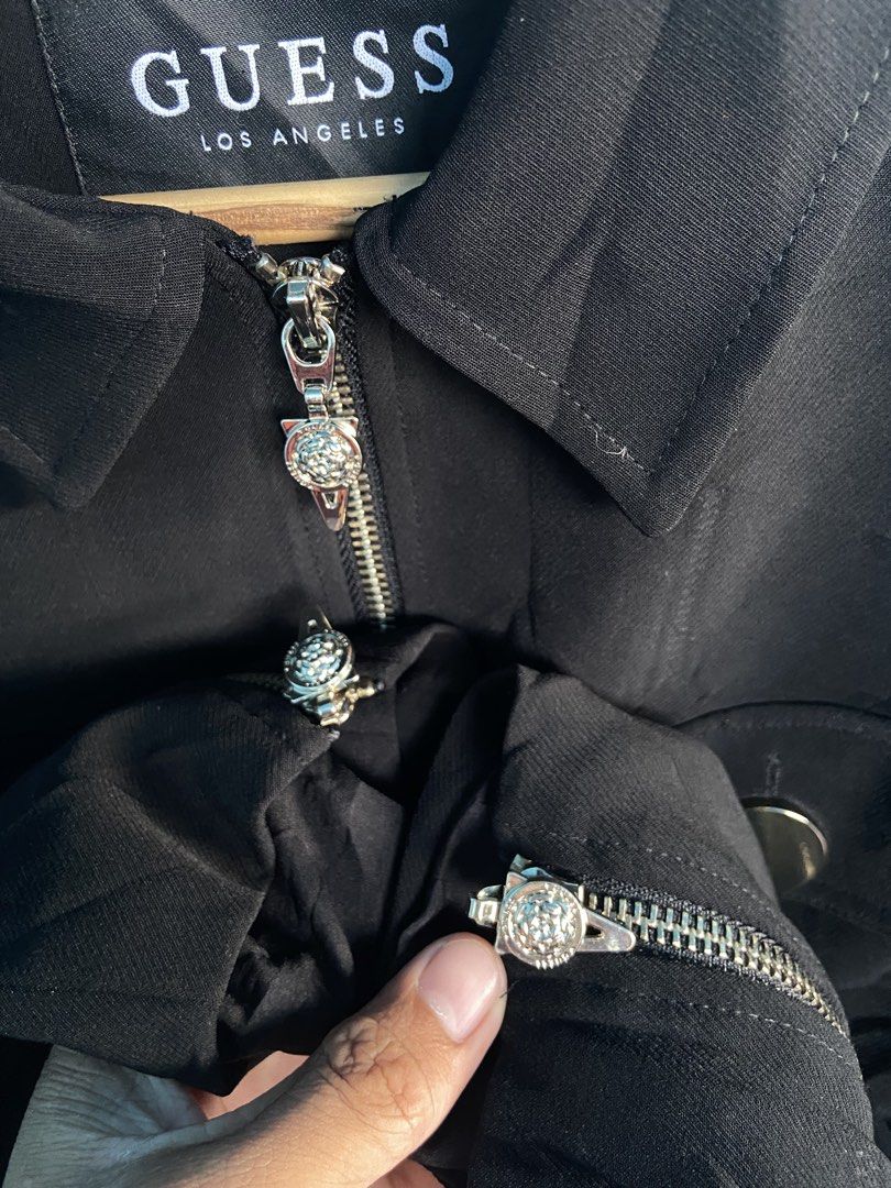 Guess (Category: Luxury Apparel) located in Cagwait. Submitted by jassy2021 (Listing ID 1459689194, Image 3). Description: This appears to be a black cropped zip-up jacket by Guess, featuring silver-tone hardware and dual chest flap pockets..